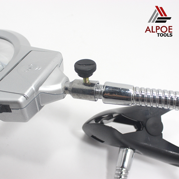 แว่นขยายแบบหนีบ คอเหล็ก มีไฟ รุ่น MG15124-C