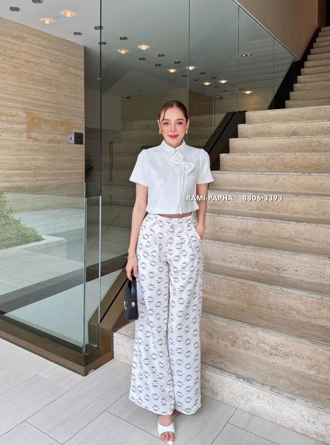 Label :: RAMI-PAPHA(รมิปภา) ชุดเซต2ชิ้น ดีเทลอกแต่งโบว์และกระดัมสวยเก๋ ซับในอย่างดีทั้งตัว ซิปหลัง **เนื้อผ้าหนานิ่มอย่างดี ++กางเกงขายาว ลวดลายสวยเก๋ มีกระเป๋าใช้งานได้จริง ซับในขาสั้น ตะขอและซิปหน้า