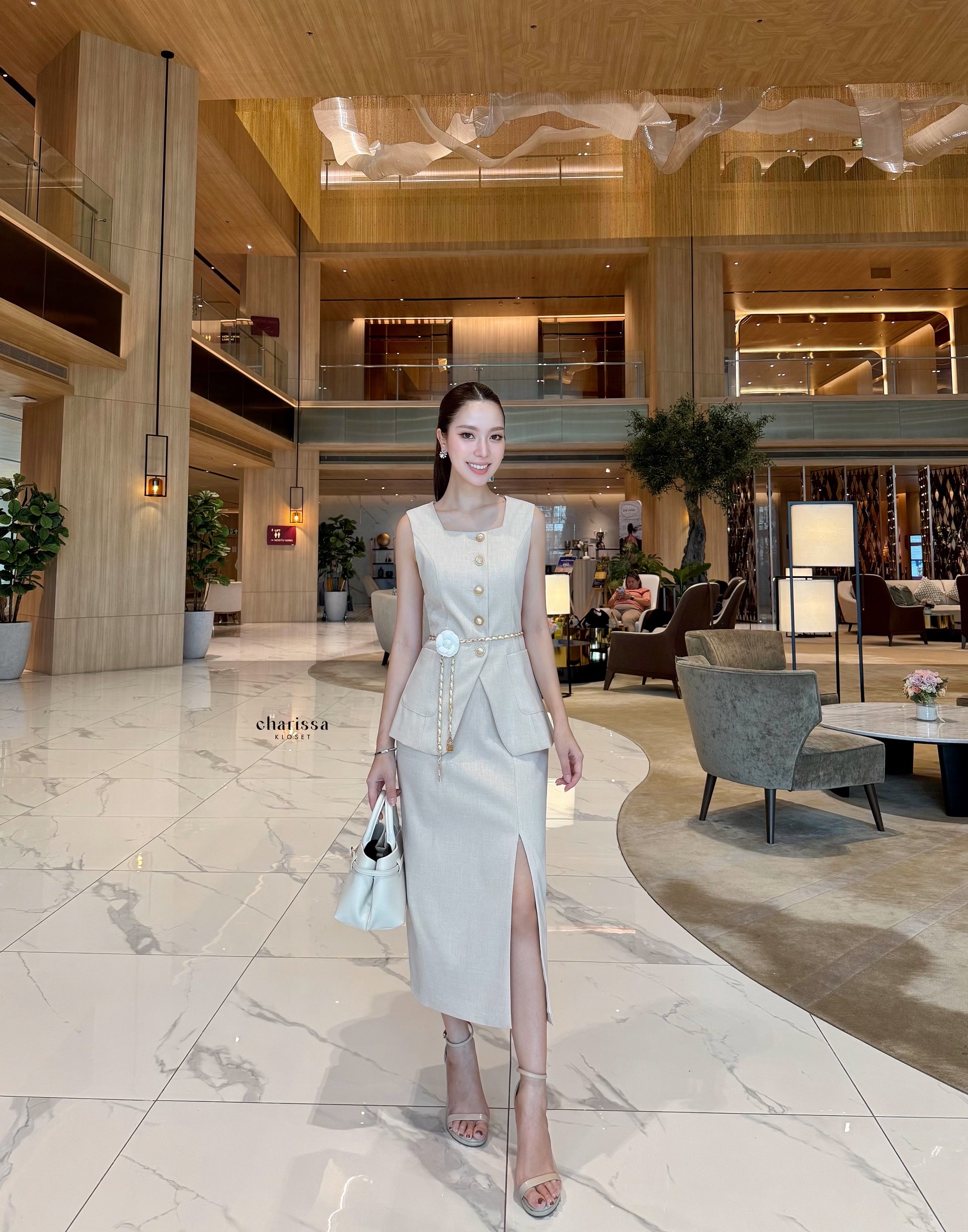 เซ็ท 4 ชิ้น เสื้อคอเหลี่ยม+ กระโปรงยาว+เข็มขัดโซ่+เข็มกลัดดอกไม้ สวยหรูมาก เซ็ท 4 ชิ้น เสื้อคอเหลี่ยม+ กระโปรงยาว+เข็มขัดโซ่+เข็มกลัดดอกไม้ สวยหรูมาก