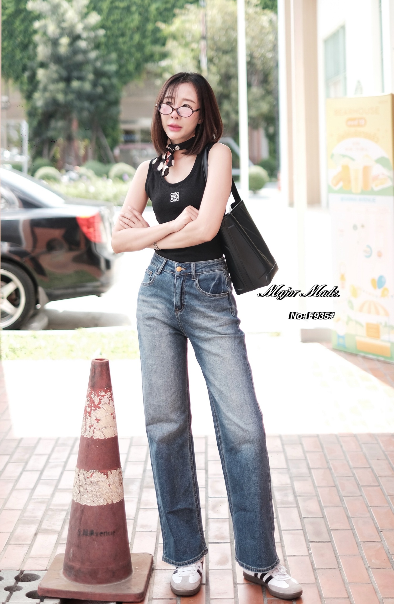 No. F935# -กางเกงยีนส์ขากระบอก เอวสูง （ผ้ายืด) บอกเลยรุ่นนี้เนื้อผ้ายีนส์ยืดอย่างดี ผ้านิ่มมากกกค่ะ ฟอกสีเข้มสวย ใส่สบายมว๊ากก ใส่ดูเพรียวมาก ดีเทลสวยมาก