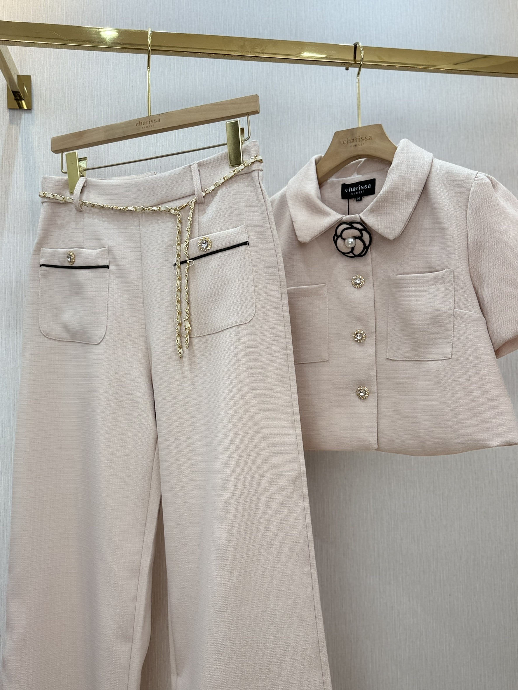 เซ็ตเสื้อ+กางเกงทรงขากว้างที่ดูเรียบหรู ใส่ทำงานหรือออกงานได้สบาย #ชุดใส่ทำงาน #ชุดทำงานส วยๆ#ชุดเซ็ทใส่ทำงาน#ชุดเสื้อสีฟ้า #OOTD เซ็ทสีชมพูอ่อน #เดรสสีน้ำตาล