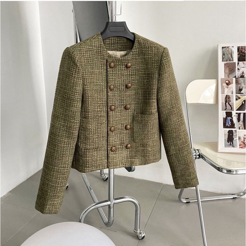 Blazer ผ้าทวิตทอเลื่อม แต่งกระดุมทอง กระเป๋าล้วงได้จริง มีฟองน้ำเสริมบ่า เนื้อผ้าดี งานมีซับในสวย TAG : 🇰🇷🇰🇷