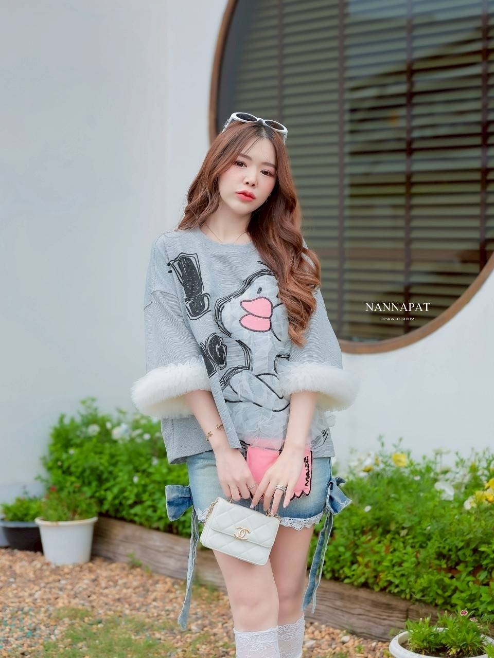 เสื้อ น้องเป็ดน้อยแก้มป่อง งานเสื้อเกรดพรีเมี่ยม ที่กำลังโซฮอตอยู่ตอนนี้นะคะ ดีเทล รายละเอียดอย่างจึ้ง ชอบความแขนใหญ่ แต่งระบายพองๆอย่างสวย ขาน้องเป็ดก็ทำถึงเกิ๊นน เก็บทุกเม็ดทุกรายละเอียด แม็ชได้ทั้งกระโปรง กางเกงเลยคะ น่ารักแบบมีเทสจริงๆ