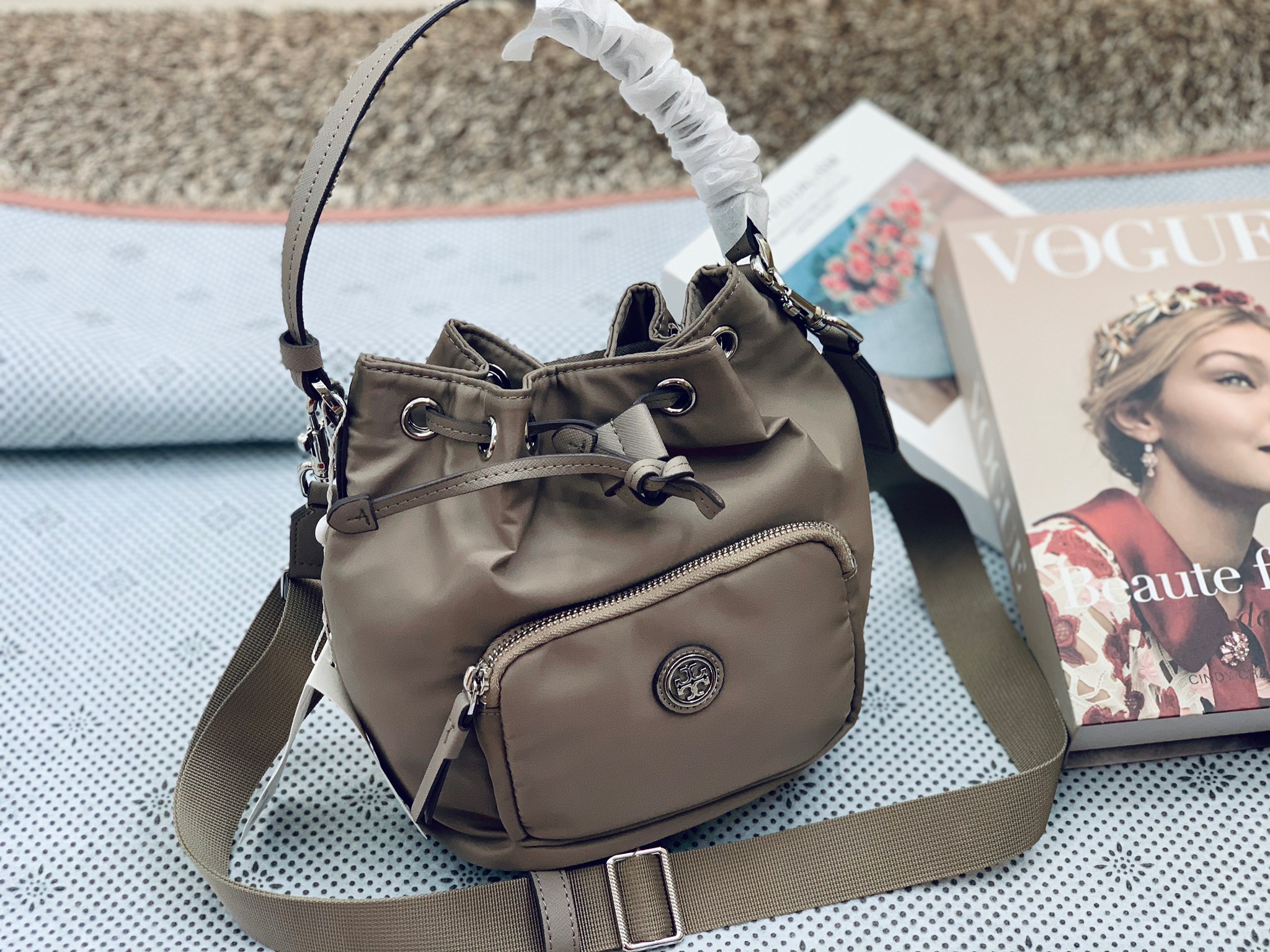 กระเป๋าสะพายไฮโซแบรนด์เนมทอรี่เบิร์ชทรงบัคเก็ตขนมจีบ TORY BURCH VIRGINA BUCKET BAG(134652)