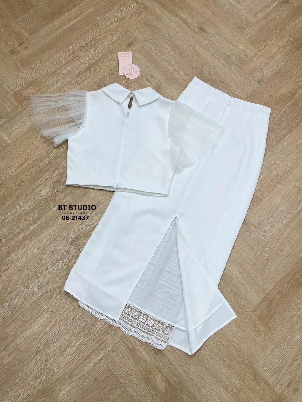 TAG : BT STUDIO DETAIL : เซท 2 ชิ้น เสื้อคอปกแต่งระบายตรงกลางตัดต่อติดลายลูกไม้ มาพร้อมกระโปรงยาวด้านหน้าตัดต่อลูกไม้ด้านหลังผ่าหลัง งานสวยเนื้อผ้าดี คัตติ๊งสวยมาก