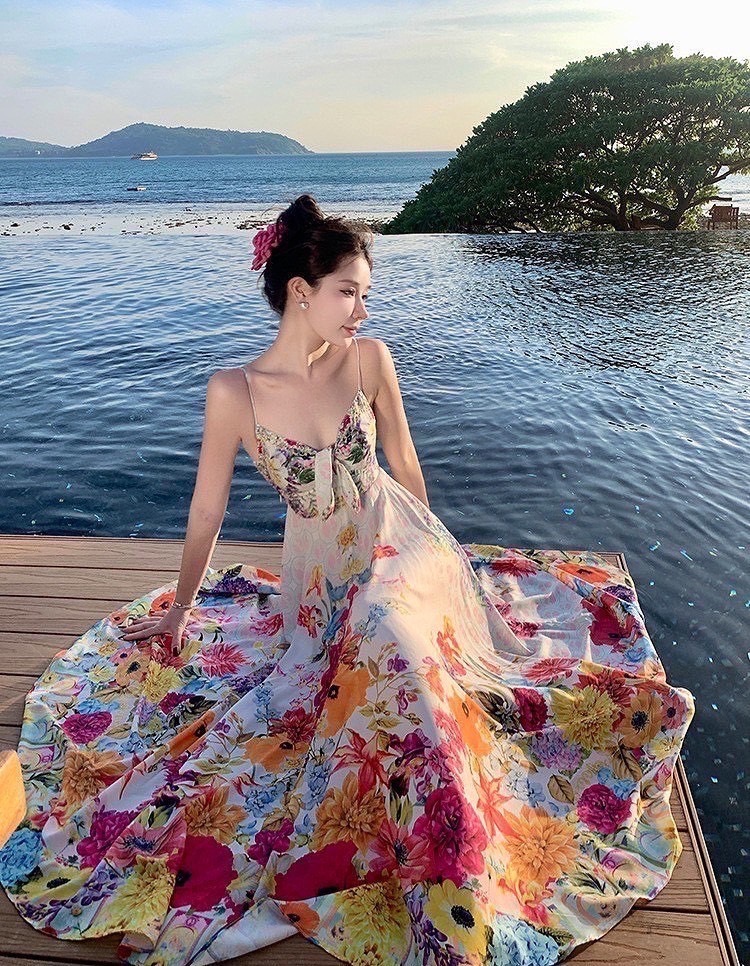 เดรสสายเดี่ยวตัวยาวมัดหนเาลายกราฟฟิกดอกไม้หลากสีลายดอกสดใส ต้อนรับ summer ใส่เข้าเซ็ตคือดีมากค่าใส่vacayถ่ายรูปกับแก๊งค์เพื่อนๆไม่มีผิดหวังเลยค่า ห้ามพลาดเลยน้าตัวนี้