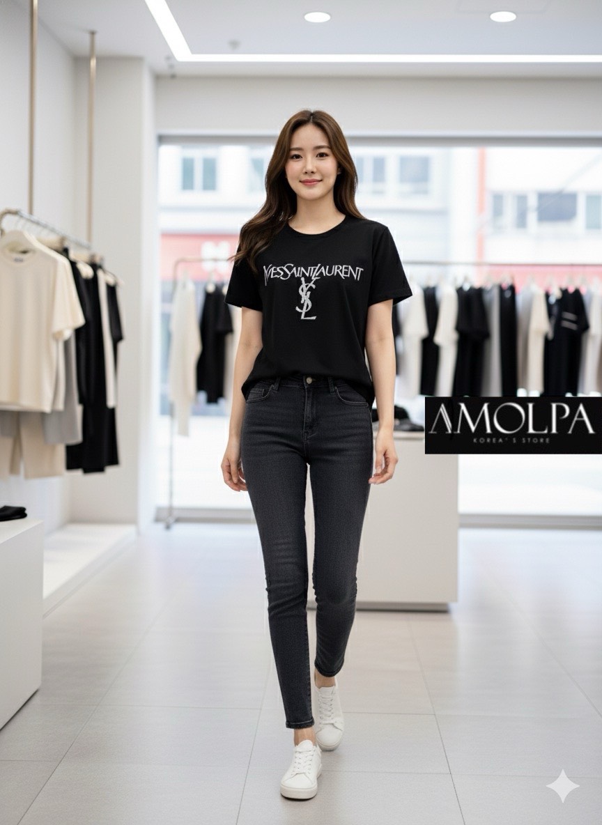 เสื้อยืด YSL ผ้าหนานุ่ม YSL ปัก สวยเด่น ลายใหม่ชนช๊อปป สวยม๊ากกกกก เนื้อผ้าดีมากๆค่ะ ผ้าเย็นๆ ใส่สบายสุดๆ แมทซ์กับอะไรก็สวย เข้ากันได้ดี #AMOLPA BRAND CODE – 6297