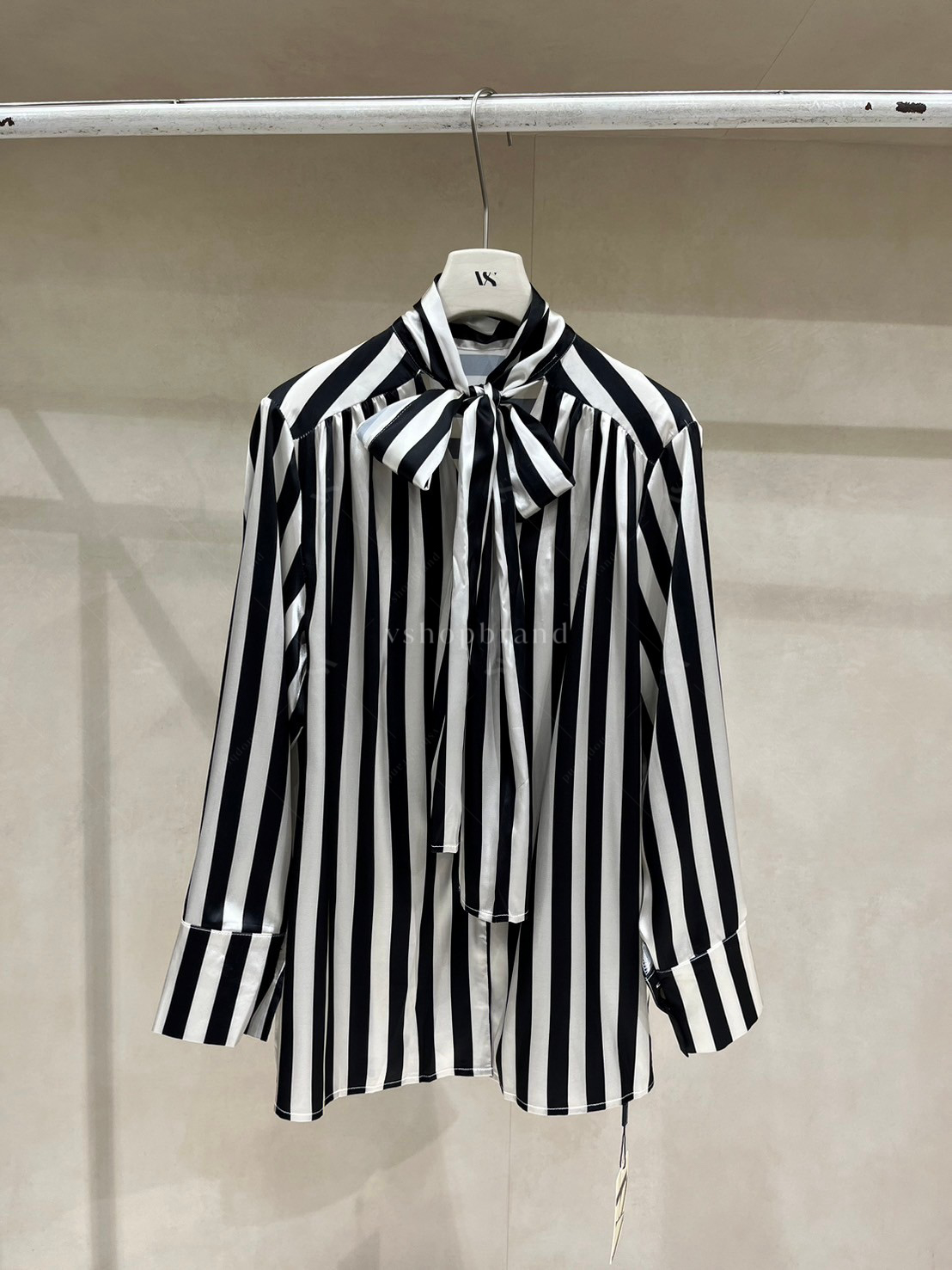 เสื้อแขนยาวม้าลายแต่งเชือกผูกหน้า