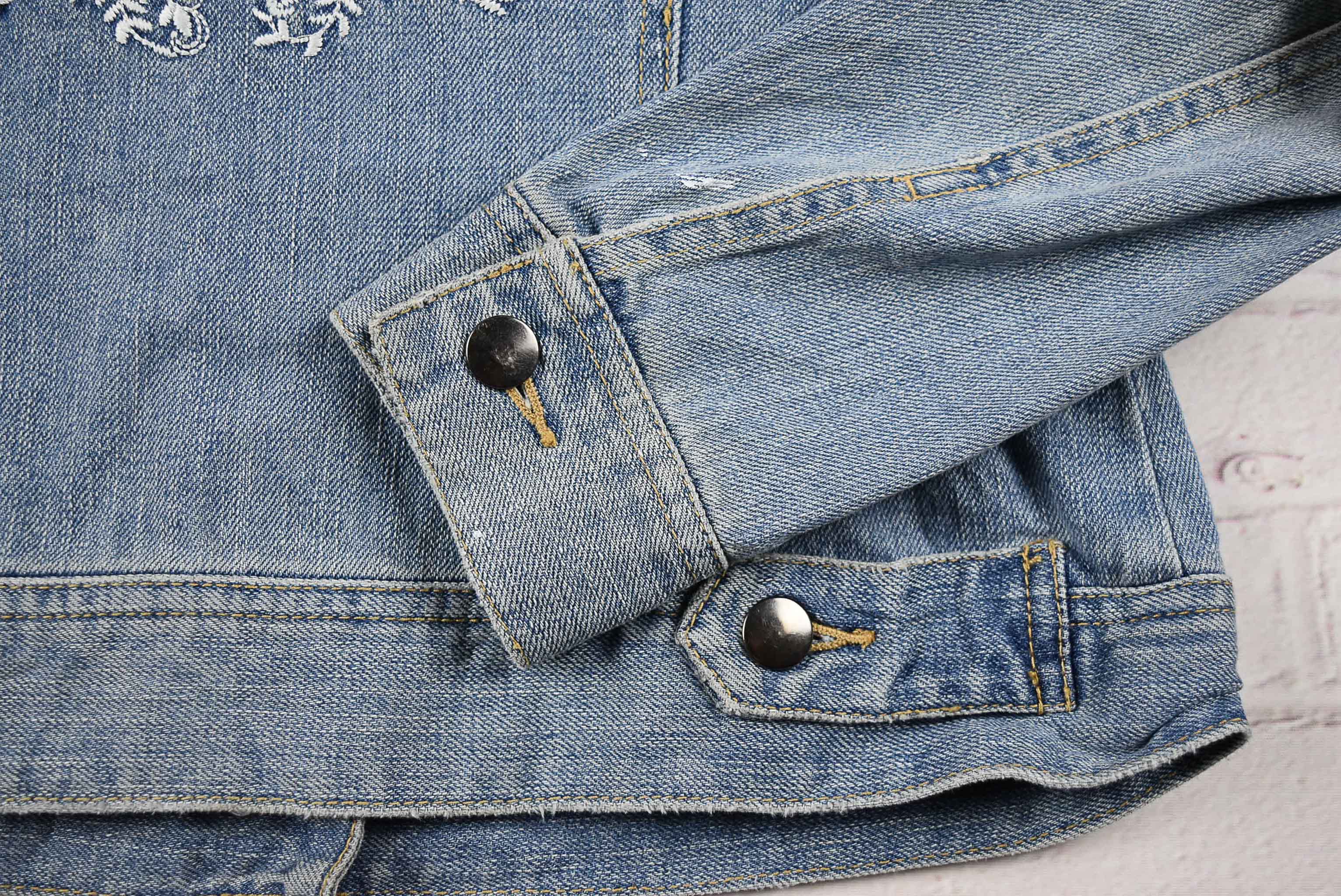 Coldwater Creek อกจริง 37 ไซส์ M เสื้อแจ็คเก็ตยีนส์ แขนยาว ผู้หญิง มีลายปักที่หน้าอกและด้านหลังสวยมาก เนื้อผ้านุ่มใส่สบาย