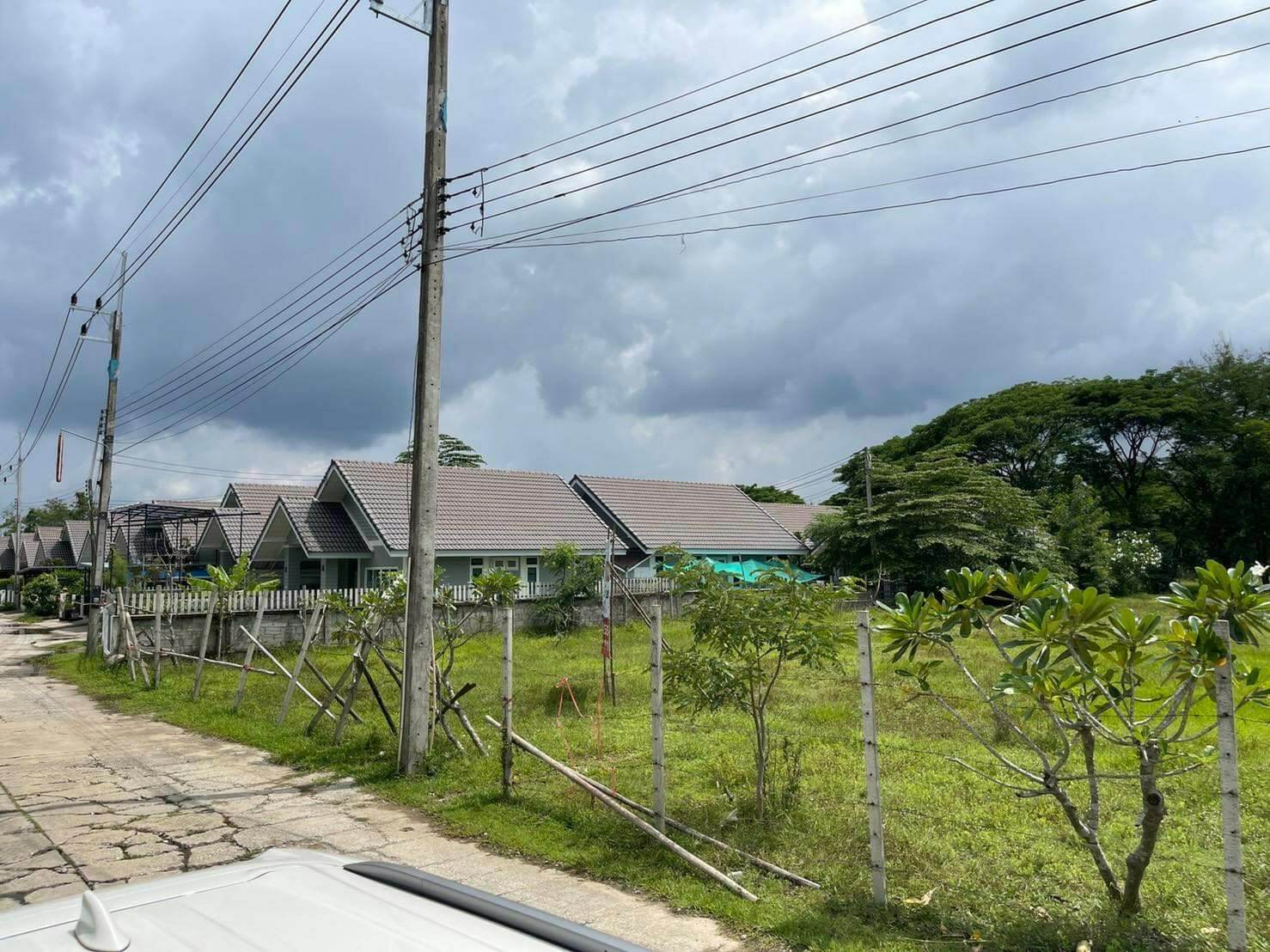 ที่ดินเจ้าของขายเองใกล้มหาวิทยาลัยแม่โจ้ใกล้เคียงที่ดินเป็นบ้านจัดสรรทางเข้าออกสะดวกเหมาะลงทุนทำธุรกิจพัฒนาที่ดิน 8 ไร่ 1 งาน 64.1 ตารางวา อ.สันทราย จ.เชียงใหม่