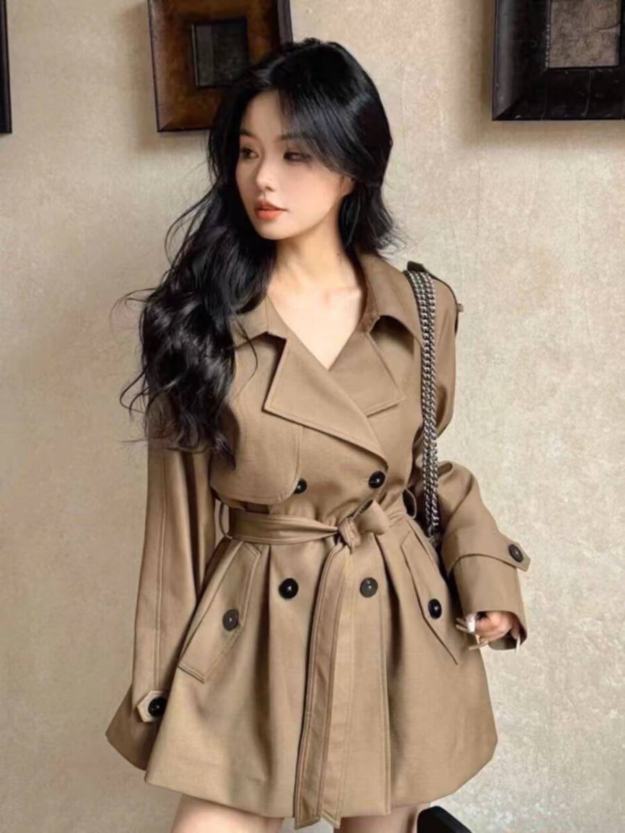 เสื้อโค้ทคลุมแขนยาวคอปก สไตล์เกาหลี มีผ้าผูกเอวใส่ เข้ารูปสวย เนื้อผ้าดีมาใส่อุ่น สบายค่ะ