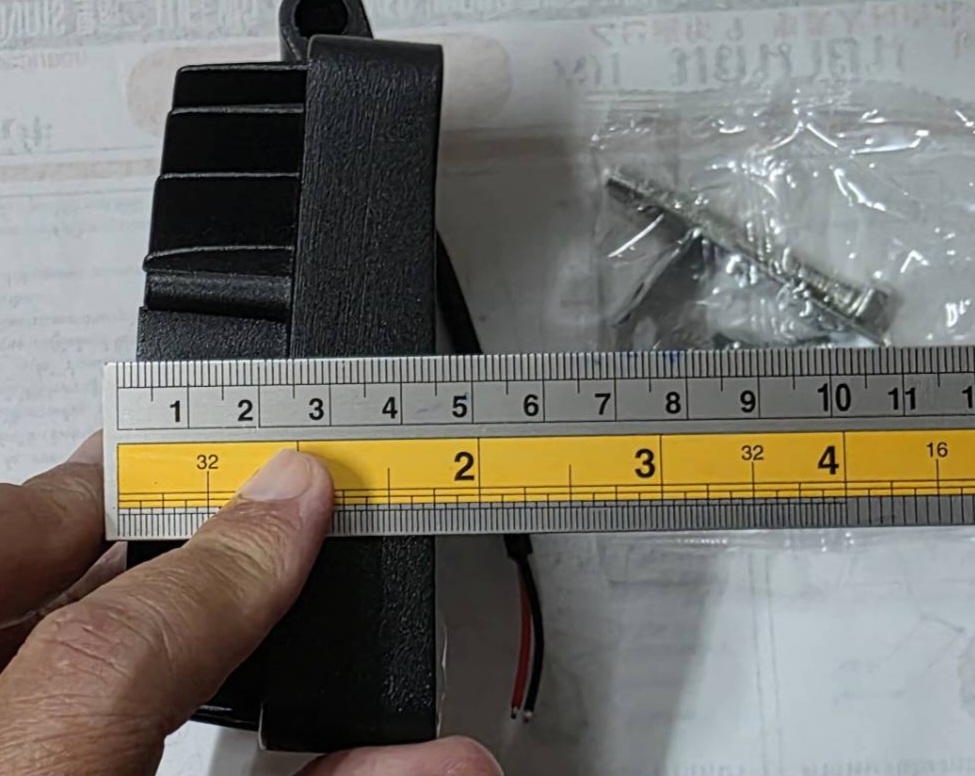LED สปอร์ตไลท์ รถยนต์ สี่เหลี่ยม 10 x 10 เซนติเมตร แสงสีขาว 16 เม็ด ใช้ได้ทั้ง 12v และ 24v ( ความสว่าง 5000k ) ราคา ดวงละ