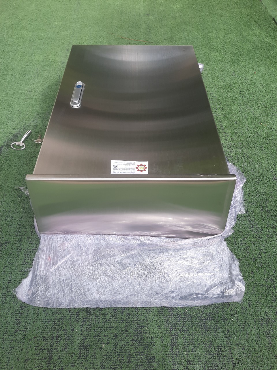 Main LUG 100A ตู้สแตนเลส 304 มีหลังคาสโลป W450xH650xD152mm. (36ช่อง)