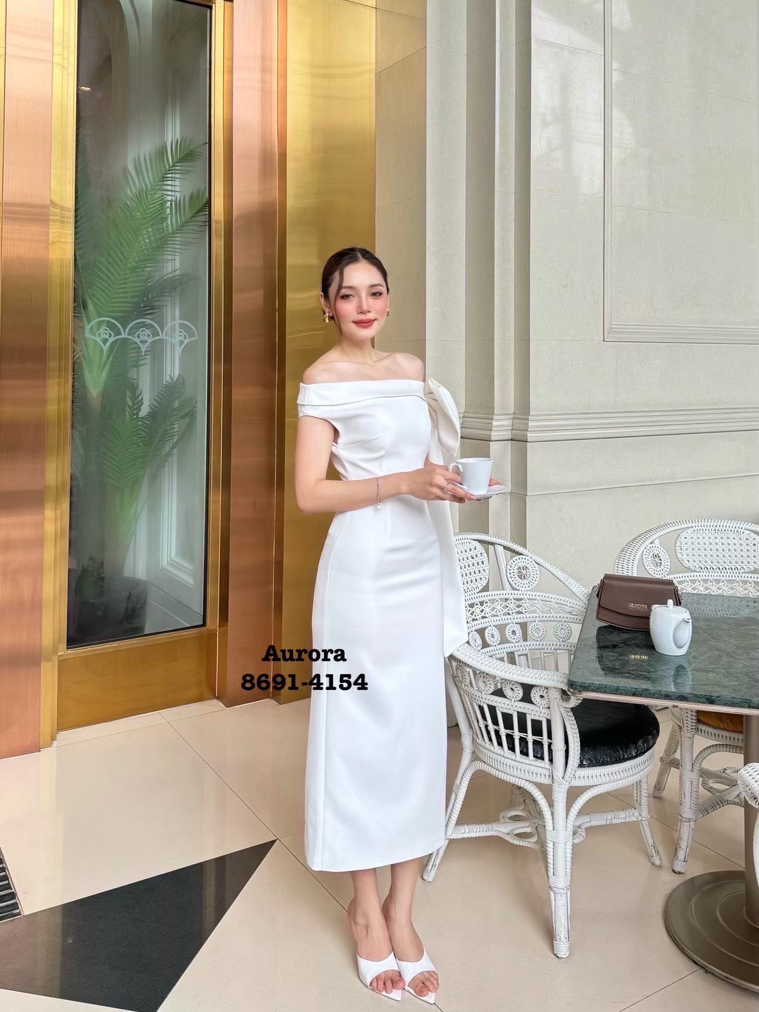 Label :: AURORA by RAMI-PAPHA เดรสเปิดไหล่โทนสีขาว สวยดูดีมีสไตล์ ด้านข้างซ้ายมือแต่งคล้ายโบว์ สวยงดงามคร่าาา งานผ้าดี๊ดี ผ้าดีมากๆ อกเสริมฟองน้ำเพื่อทรงสวย มีซับใน มีซิปหลัง