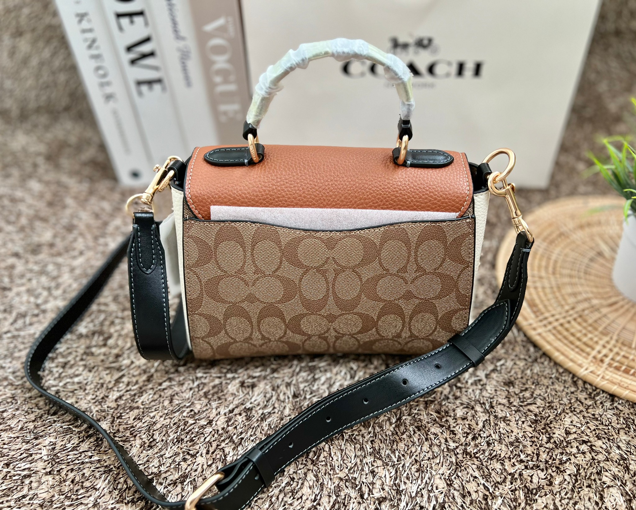 กระเป๋าสะพายไฮโซเรียบหรูดูแพงแบรนด์เนมโค้ชขนาด 8.5 นิ้ว หนังแท้ Coach Morgan Top Handle Satchel ((CE569//CF321//CF322))