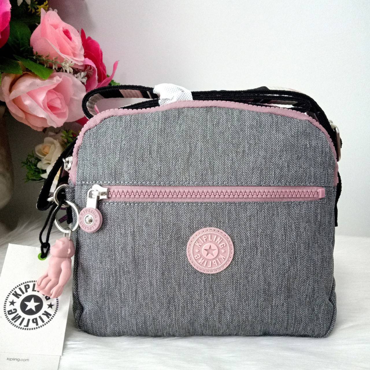 กระเป๋าคิปลิ้งค์ลดราคาสีเทาชมพู KIPLING KEEFE collection Urban stripe Shoulder & crossbody bag