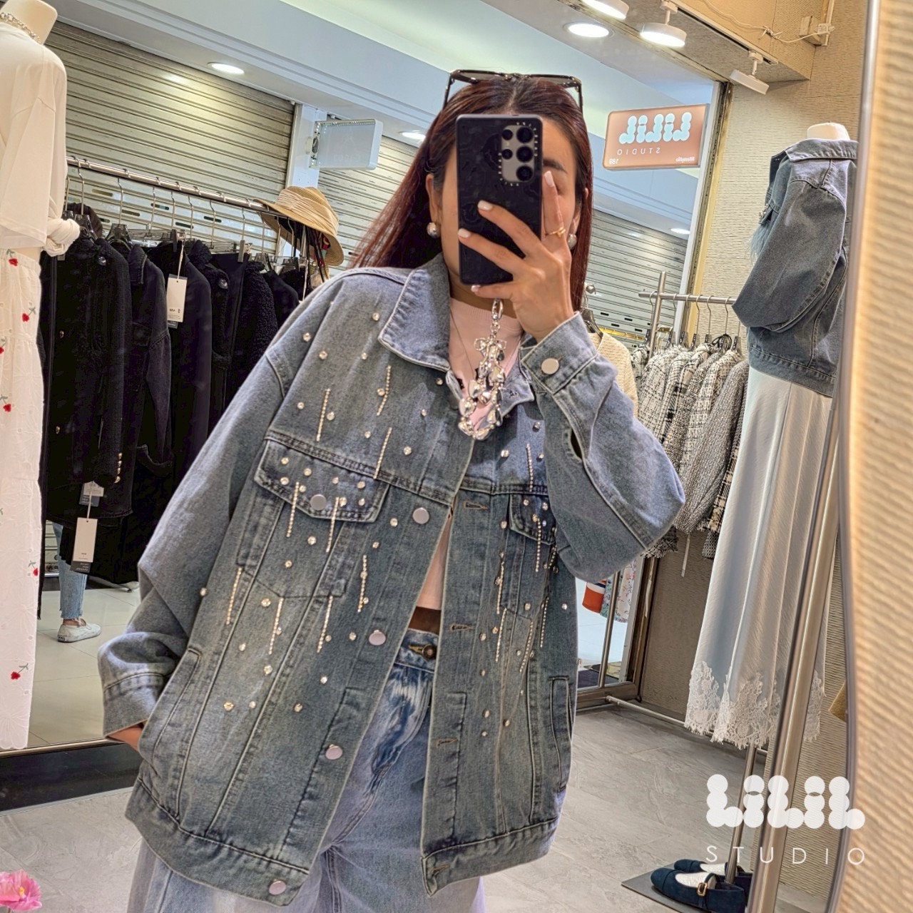 พร้อมส่งค่ะ งานเสื้อคลุมยีนส์คลาสสิก ตกแต่งอะไหล่ กระเป๋าจริง ได้ใส่บ่อยแมตช์ง่ายค่ะ