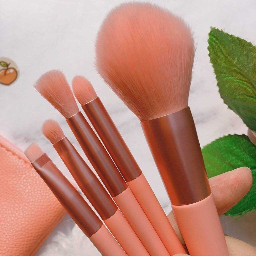 NEE CARA Peach 5-Piece Brush Set N615 นีคาร่า ชุดแปรงแต่งหน้า เซ็ตแปรงแต่งหน้า ลูกพีช 5 ชิ้น พร้อมกระเป๋า