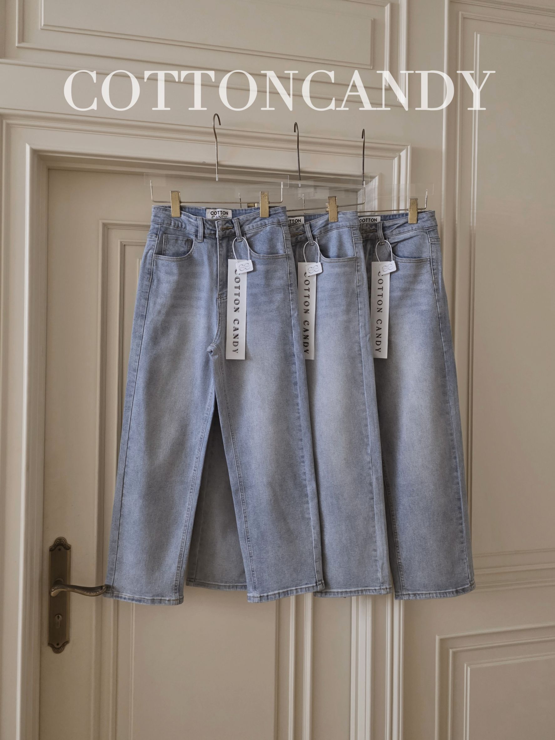 Tag#cottoncandy กางเกงยีนส์ขากระบอกบอยเล็ก 8ส่วน รุ่นนี้ ผ้ายีนส์ยืดเนื้อดีมาก ลุกนั่งสบายไม่อึดอัด ทรงบอยเล็กสไตล์วินเทจ ทรงสวยมากๆ ฟอกเฟดสีฟ้าอ่อนๆ บอกเลยลุคนี้จึ้งแน่นอนคร่าาา