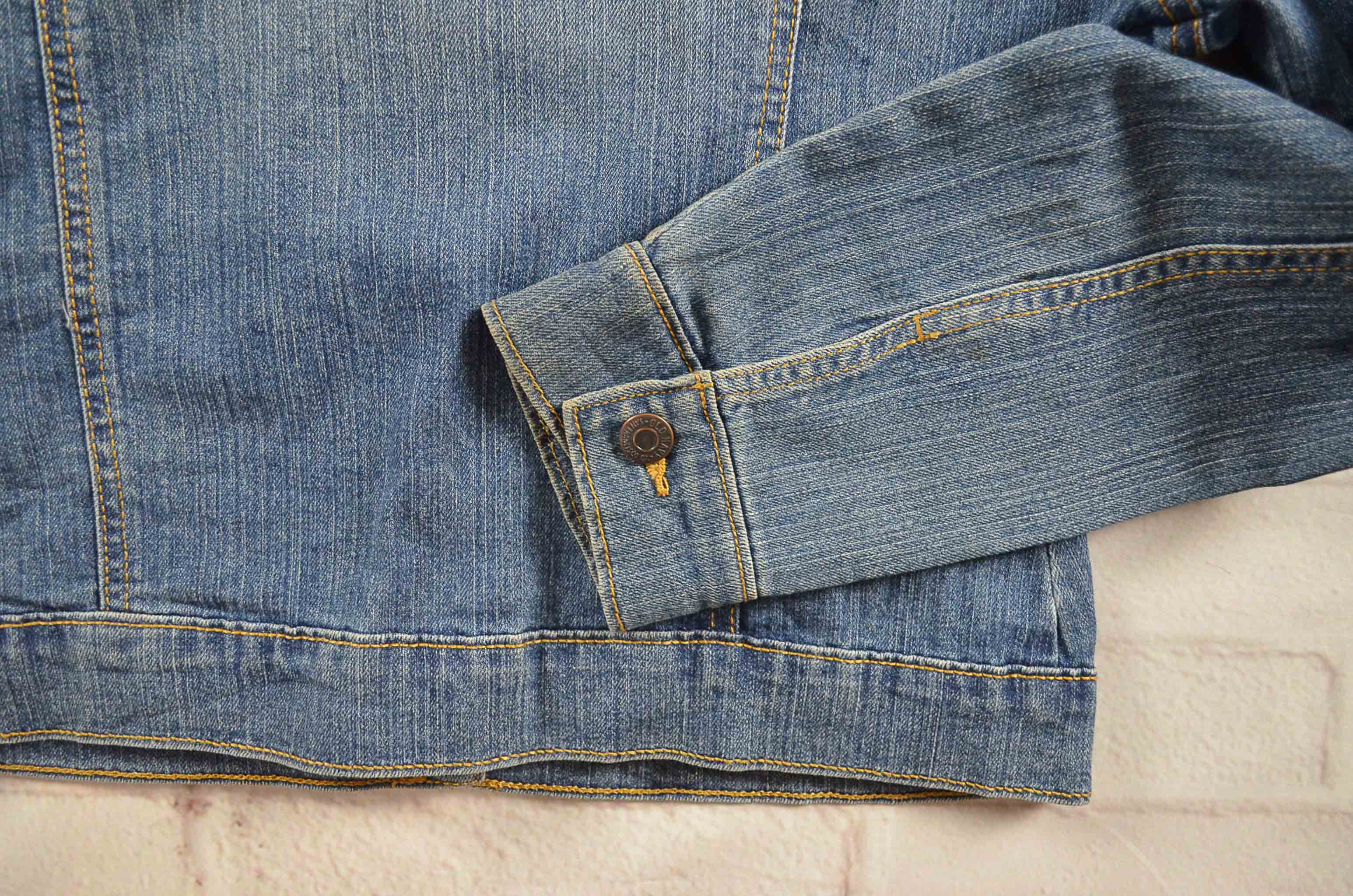 OLD NAVY อกจริง37' (M) เสื้อแจ็คเก็ตยีนส์ เสื้อยีนส์แขนยาวหญิงชาย เนื้อผ้านุ่มใส่สบาย มีเป๋าข้างเป๋าใน