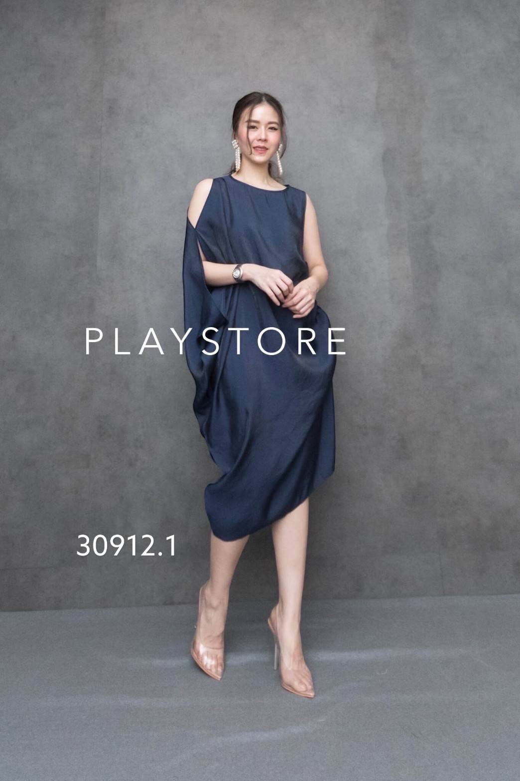 MiRRoRSiSTER’s JoKüLg aXiDRESS•• เดรสผ้าซิลค์ดีไซน์เก๋ ทรงโคร่งๆ ใส่ออกงานสวยสง่า ด้านซ้ายมีดีเทลแต่งจับย่นเพิ่มวอลลุ่มให้ชุด ด้านขวาช่วงแขนแต่งดีไซน์เว้าไหล่ ชายเฉียงนิดๆ เนื้อผ้าสวยอย่างดีเหลือบๆเล่นแสงมีประกายออร่า ใส่สบายสุดๆ ใส่ออกงานเริ่ด.