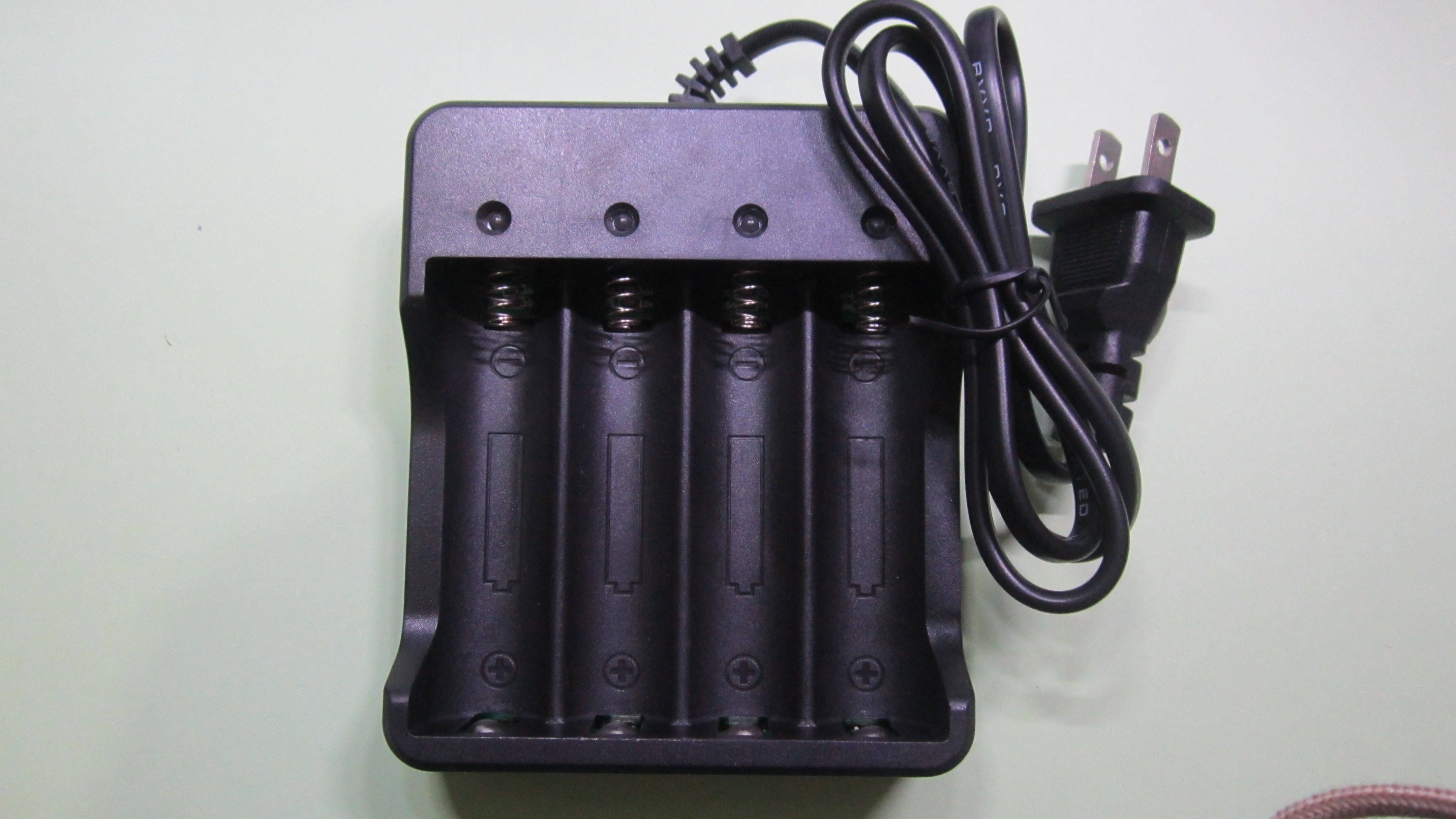 ชาร์จแบตเตอรี่ลิเธียม 3.7V 4.2V สมาร์ท4ช่อง