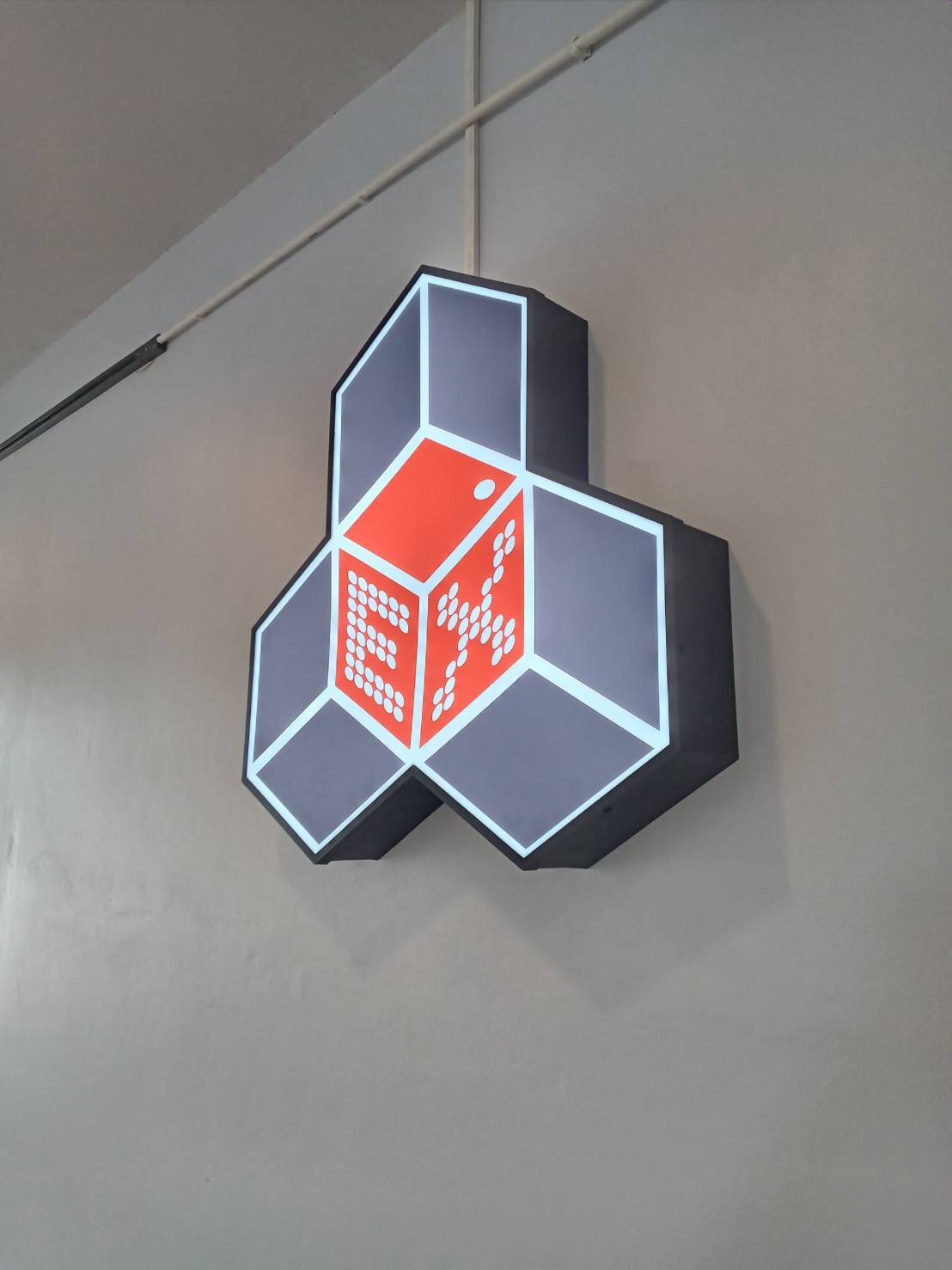 งานติดตั้งป้ายกล่องไฟไดคัท กล่องไฟติดหน้าร้าน