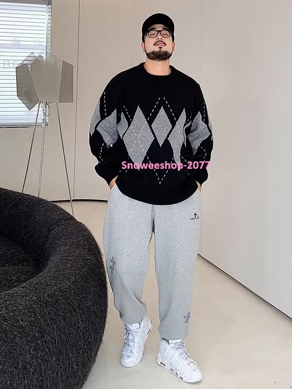 หนาวแค่ไหนก็ไม่กลัว! อุ่นได้ถึงใจไซส์ใหญ่สุด 59 นิ้ว เสื้อสเวตเตอร์ไหมพรมทอหนา คอกลมทรงหลวม ใส่เดี่ยวก็ดี ใส่ข้างในก็อุ่นเวอร์ ผ้านุ่ม ไม่คัน ไม่รัดตัว ใส่เที่ยวต่างประเทศได้ทุกพิกัดมีไซส์ใหญ่พิเศษ XL–8XL หลวมใส่สบาย ดูเพรียวขึ้น ใส่แล้วไม่ตัน