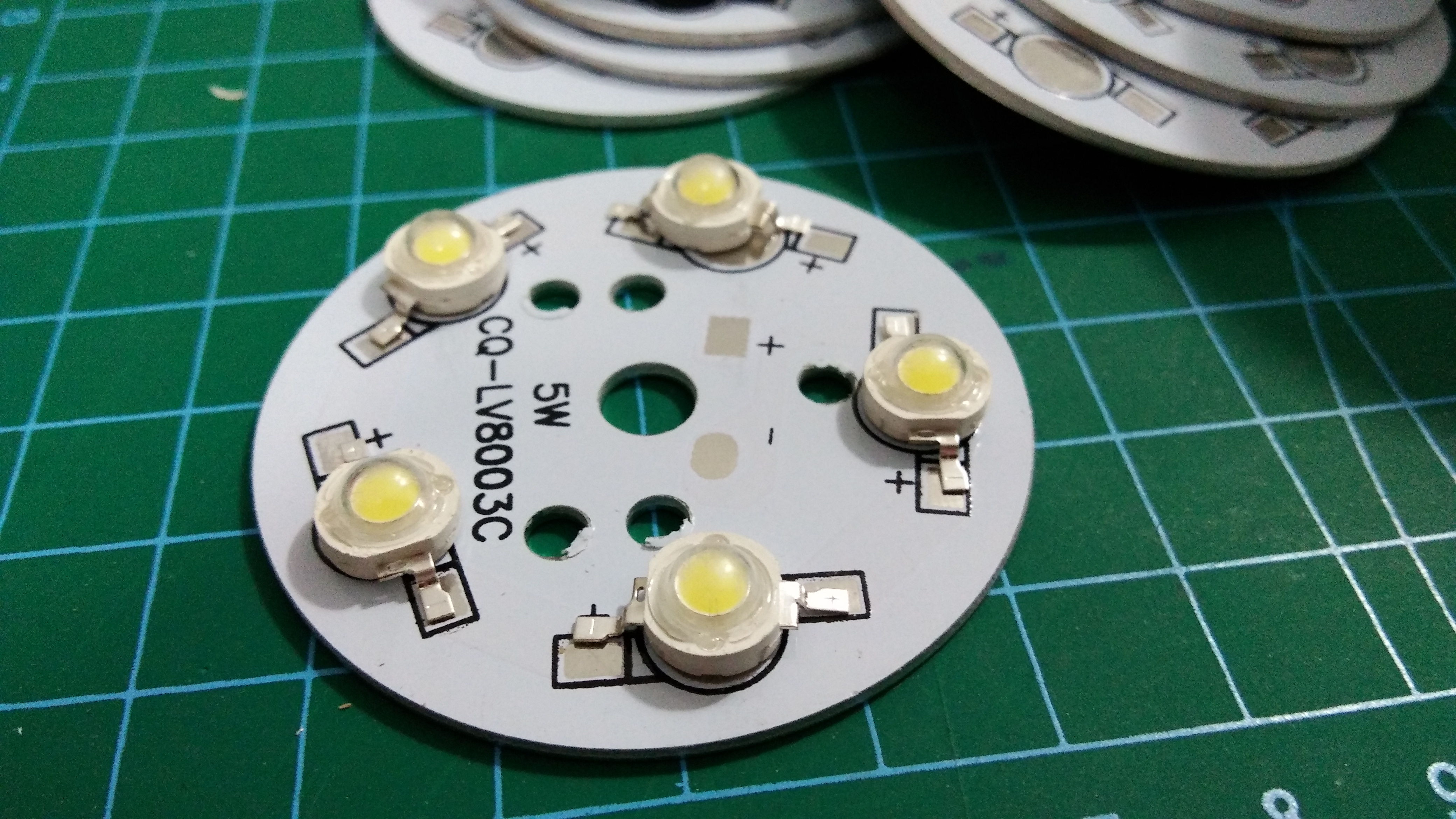 แผ่นเพลทระบายความร้อนหลอดแอลอีดีลูกปัด5w5หลอด12v