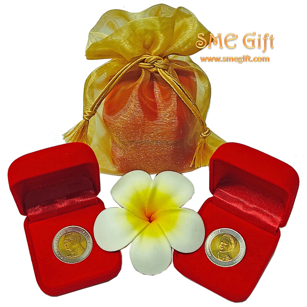 เหรียญที่ระลึก ร.9 + พระพันปี 72 พรรษา พร้อมกล่องกำมะหยี่และถุงไหมแก้ว COIN 009 ชิ้น