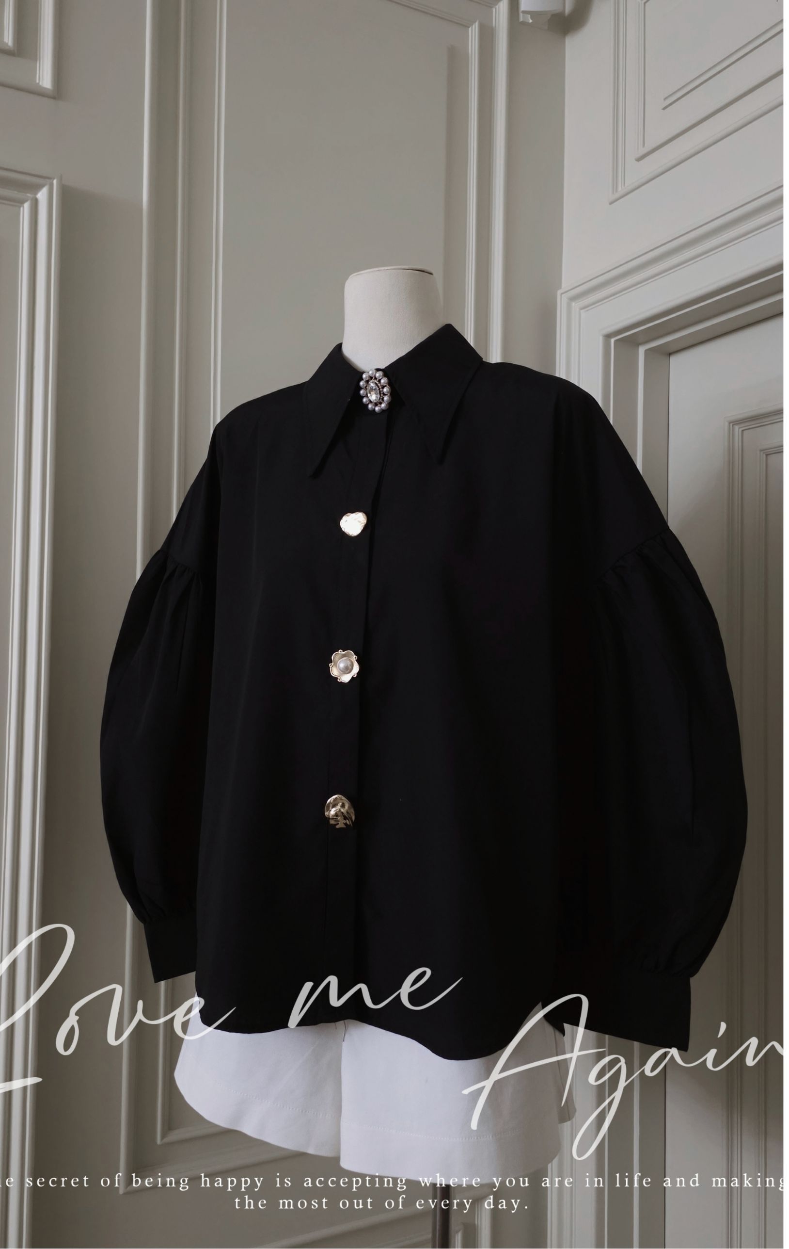 Tag#cottoncandy เสื้อเชิ๊ตทรงoversize รุ่นนี้ดีเทลแต่งกระดุมนำเข้าล่าสุดรุ่นนี้แนะนำเลยคร่าาาา ทรงสวยใส่สบายมากๆ เล่นดีเทลกระดุมสั่งพิเศษ งานดีสุดๆ แมทง่ายๆได้ลุคสุดปังเลยคร่าาาา