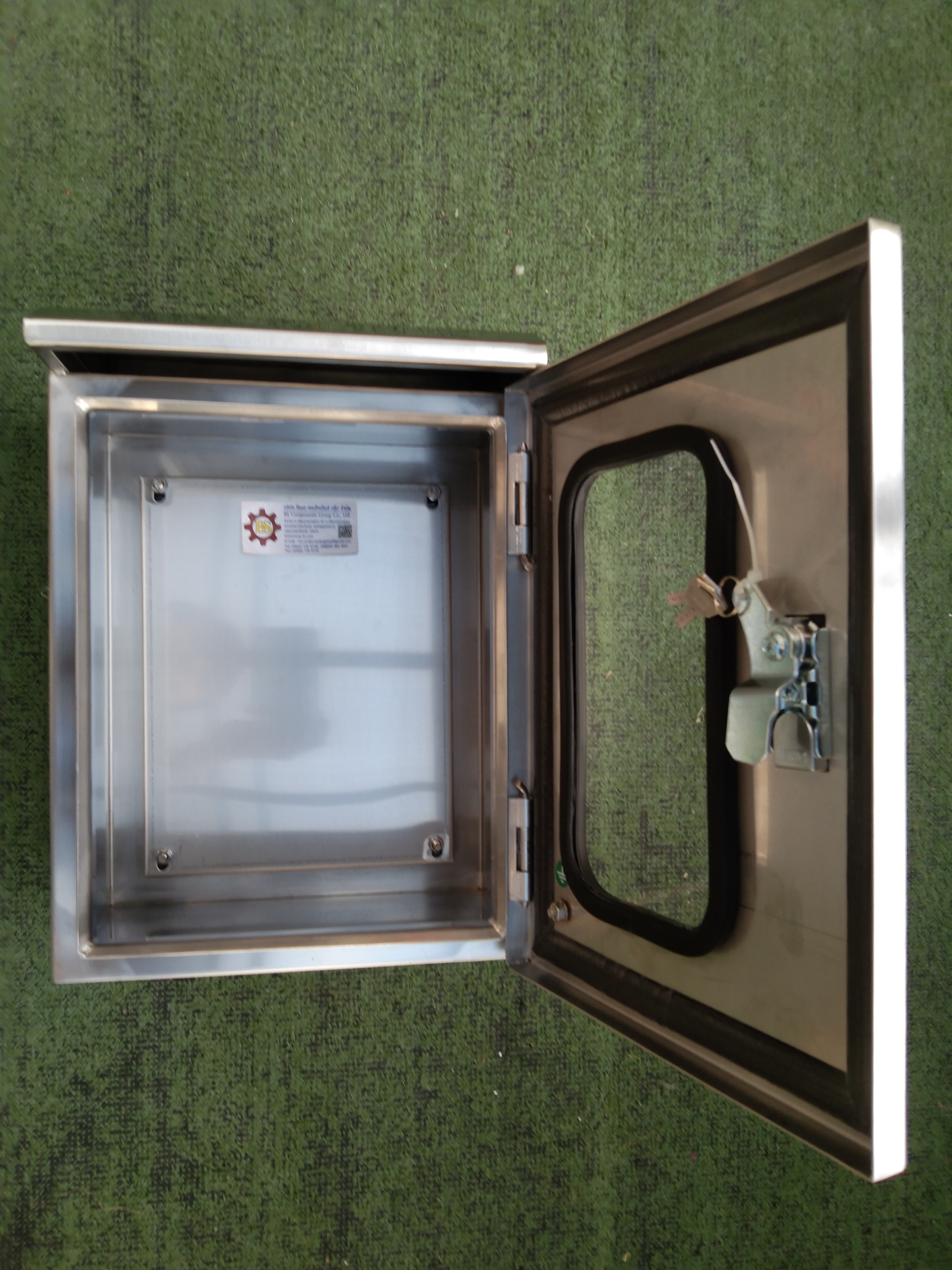 ตู้สแตนเลสกันน้ำ ฝา 2 ชั้น มีอคิลิค มีหลังคา W280xH350xD200mm.