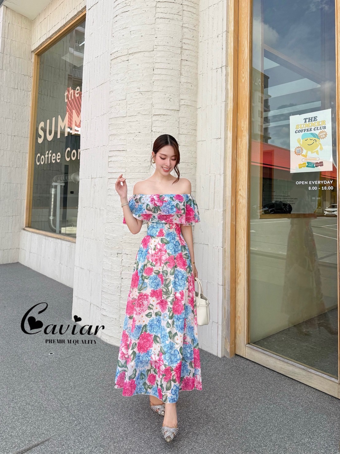 แม้กซี่ตัวเริ่ด-ตัวปัง สวยหวานสุดๆ งานเดรสคอเหลี่ยม แขนศอกทรงปล่อย กระโปรงเย็บระบายเป็นชั้นๆ ช่วงอกเสริมฟองน้ำ