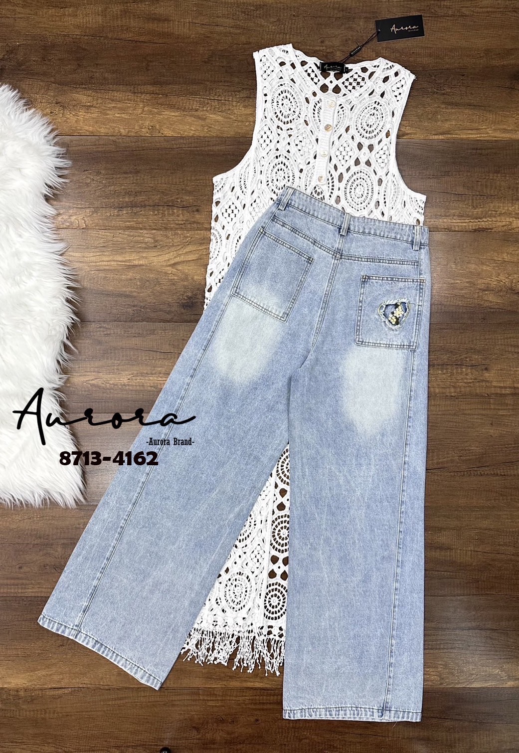 Label :: AURORA by RAMI-PAPHA Setเสื้อนิตติ้งถักไหมฉลุตัวยาว โทนสีขาว ผ้าดี๊ดี ผ้าดีมากๆ ทรงปล่อยๆ ใส่สบายๆ ด้านหน้ามีกระดุมแกะใช้งานได้จริง สวยเริ่ดๆๆ สวยคุ้มคร่าาาๆๆ +++มาพร้อมกางขายาวยีนส์ ที่แมชกันได้อย่างลงตัว