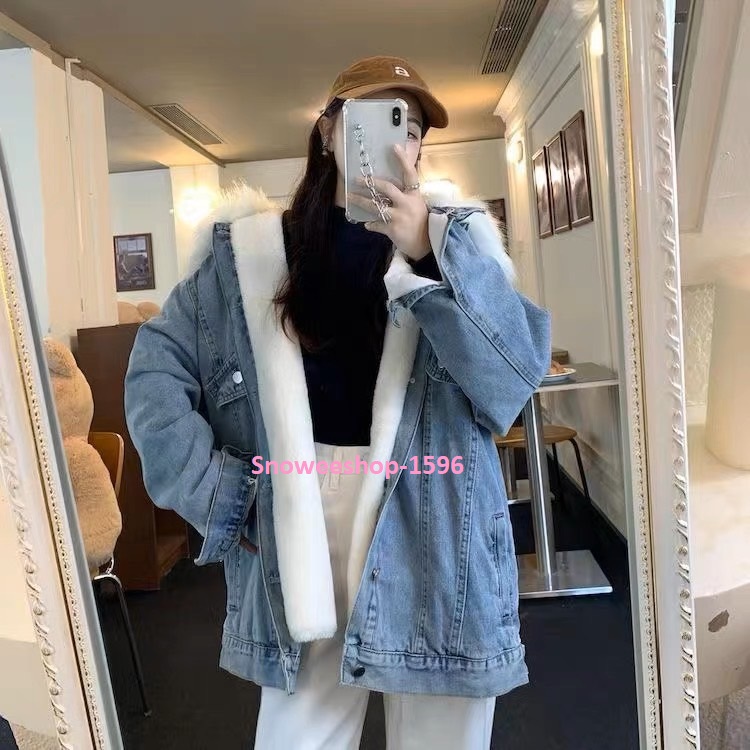 Denim Fur Coat เสื้อแจ็คเก็ตผ้าเดนิมคอปกเฟอร์พร้อมซับในกำมะหยี่ เสื้อยีนส์กันหนาวสไตล์เกาหลีทรงโอเวอร์ไซใส่กันหนาว กันลม กันหิมะ ใส่สบายนุ่มนิ่มทั้งตัว