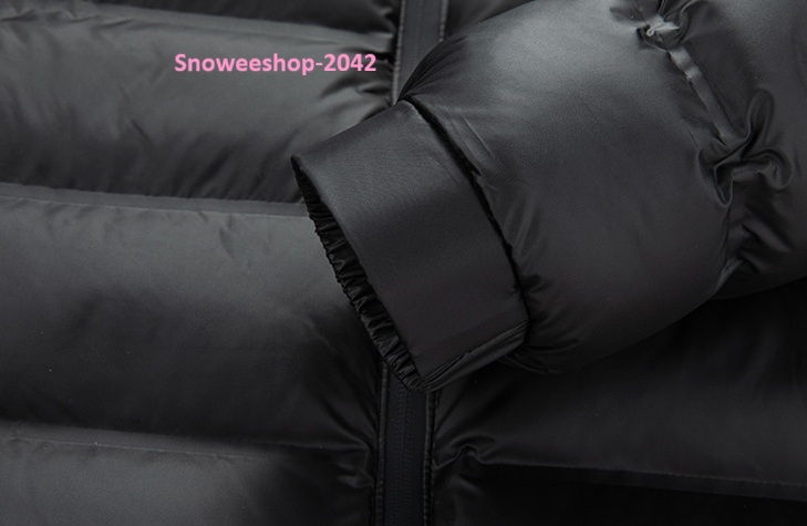 โค้ทผู้ชายลุคเจนเทิลแมน เท่ อบอุ่น ครบจบในตัวเดียว หนาวติดลบ หิมะโปรย หรือเจอลมแรงแค่ไหน…ก็เอาอยู่ หนาวติดลบ หิมะโปรย หรือเจอลมแรงแค่ไหน…ก็เอาอยู่ ดีไซน์เนี๊ยบ ดูดีตั้งแต่สนามบินจนถึงเมืองหนาว อบอุ่นขั้นสุด กันหนาวติดลบได้จริง กันหิมะ กันน้ำ กันลมแรง สวมใ