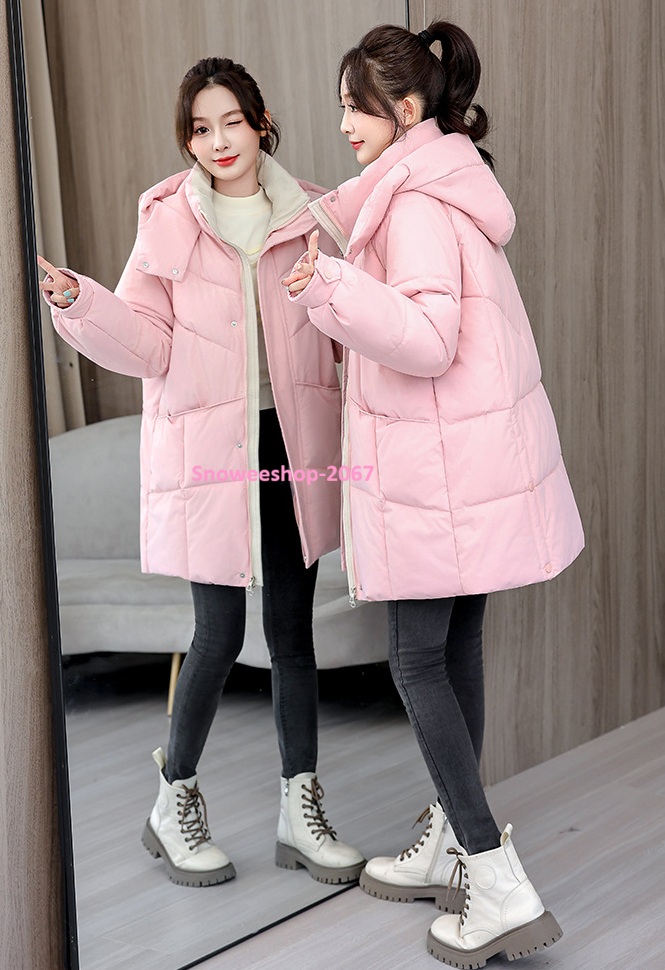 แจ็คเก็ตดาวน์ผู้หญิงทรงโอเวอร์ไซส์ ใส่แล้วชิคเหมือนเดินเล่นปารีส อุ่น กันลม กันหนาว ได้ครบ ทรงหลวมใส่สบาย ไม่อึดอัด แต่ยังดูเพรียวเก๋ มี 4 สีสุดคลาสสิค ใส่แล้วดูแพงทุกเฉด หลายไซส์ให้เลือก ไม่ว่าหุ่นไหนก็ใส่ได้ ใส่เที่ยวญี่ปุ่น เกาหลี ยุโรป ได้ฟีล Fashion