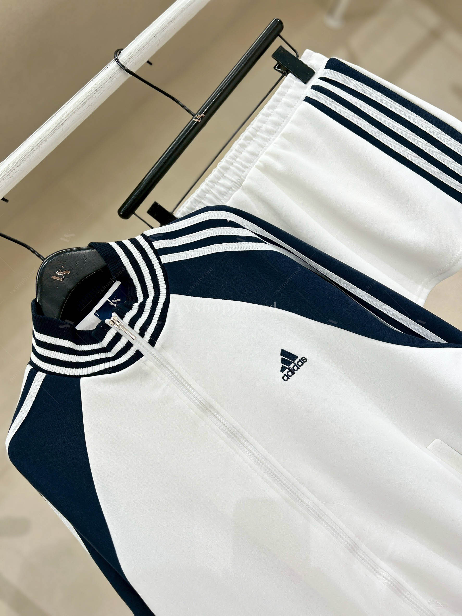 Set กั๊กสูทแต่งดอกไม้+กระโปรงยาวอัดพลีท