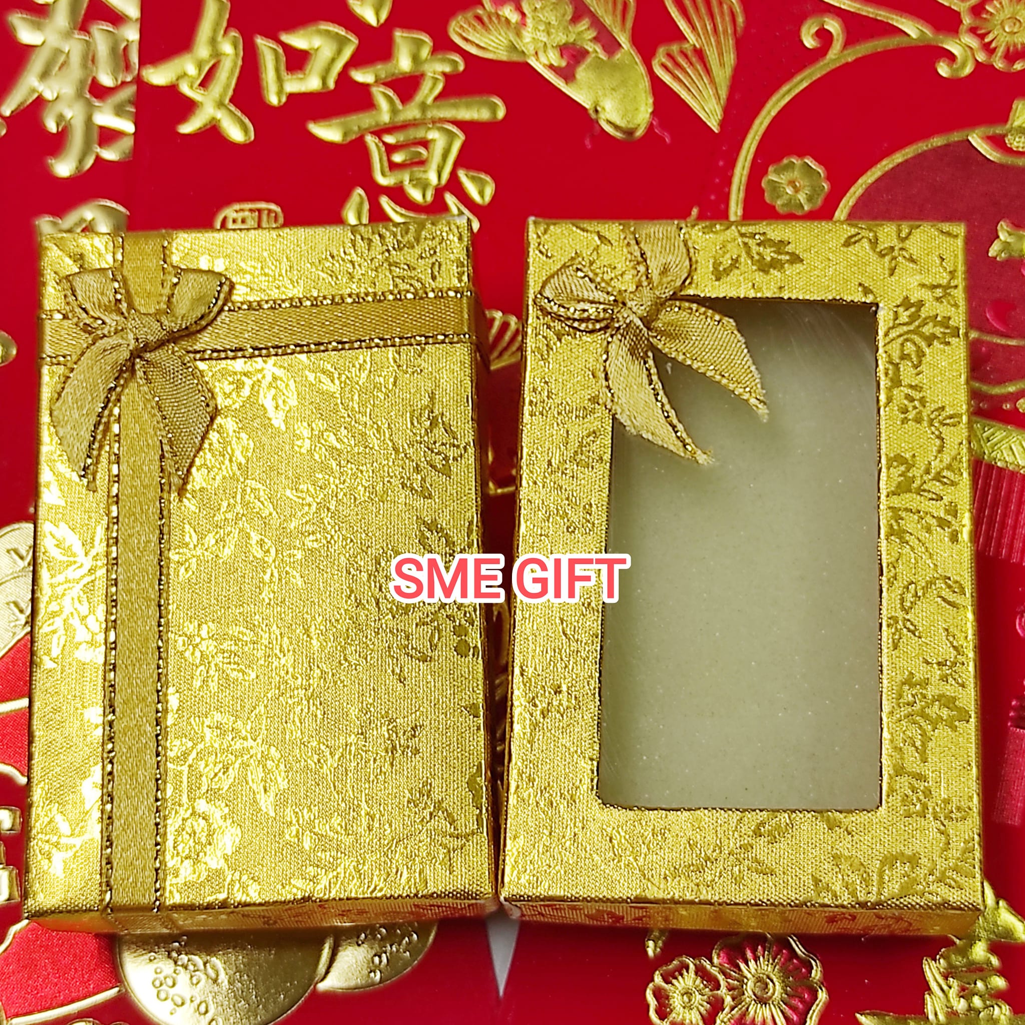 เข็มกลัดหมูทอง พร้อมกล่องสีทอง 000889 ชิ้น