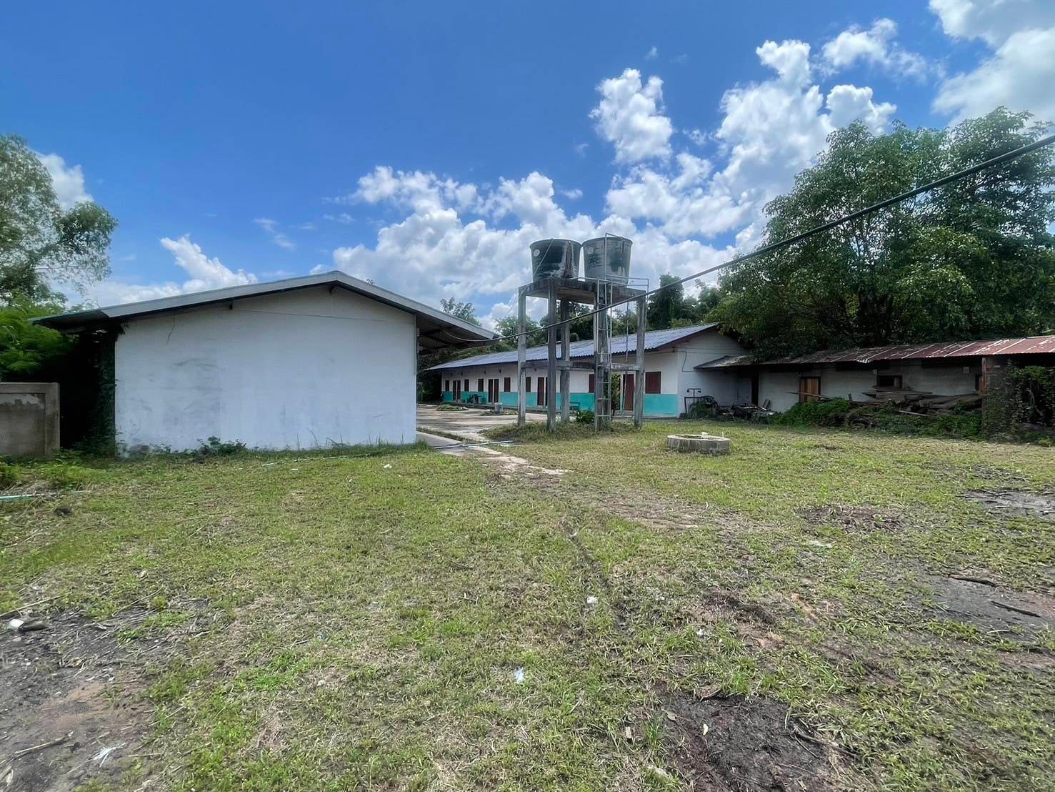 ขายที่ดินพร้อมสิ่งปลูกสร้าง 4 ห้องนอน 3 ห้องน้ำ 1 ไร่ 3 งาน 43 ตรว. ใกล้วิทยาลัยเทคนิคอำนาจเจริญ อ.เมือง จ.อำนาจเจริญ