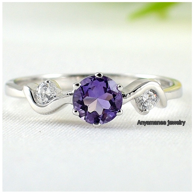 แหวนพลอยแอมิทิสต์ พลอยแท้จากจันทบุรี ตัวเรือนเงินแท้ 92.5%