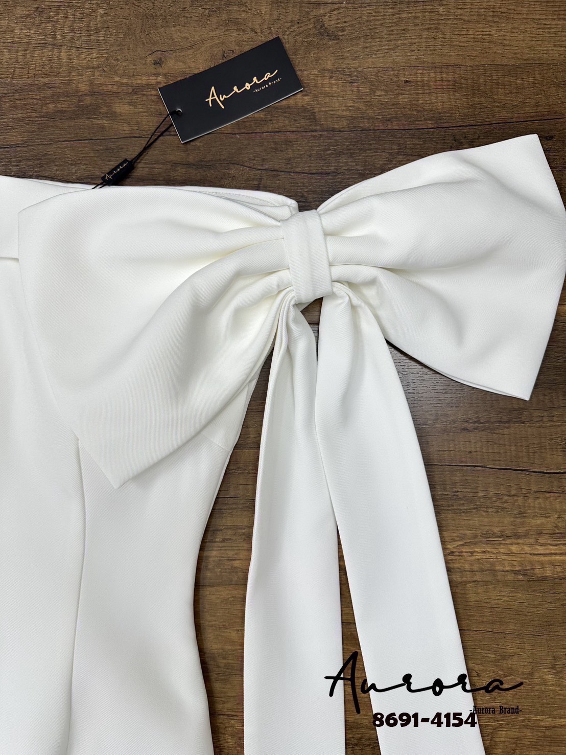 Label :: AURORA by RAMI-PAPHA เดรสเปิดไหล่โทนสีขาว สวยดูดีมีสไตล์ ด้านข้างซ้ายมือแต่งคล้ายโบว์ สวยงดงามคร่าาา งานผ้าดี๊ดี ผ้าดีมากๆ อกเสริมฟองน้ำเพื่อทรงสวย มีซับใน มีซิปหลัง