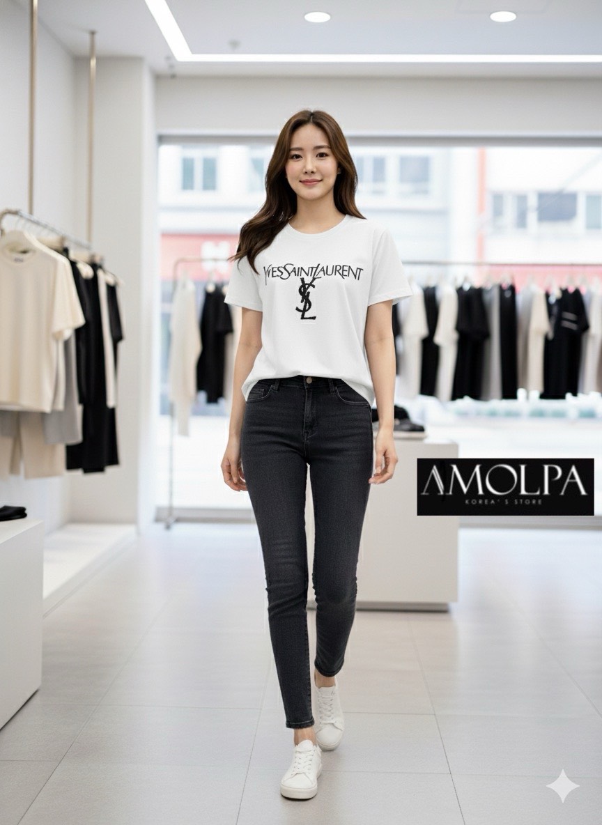 เสื้อยืด YSL ผ้าหนานุ่ม YSL ปัก สวยเด่น ลายใหม่ชนช๊อปป สวยม๊ากกกกก เนื้อผ้าดีมากๆค่ะ ผ้าเย็นๆ ใส่สบายสุดๆ แมทซ์กับอะไรก็สวย เข้ากันได้ดี #AMOLPA BRAND CODE – 6297