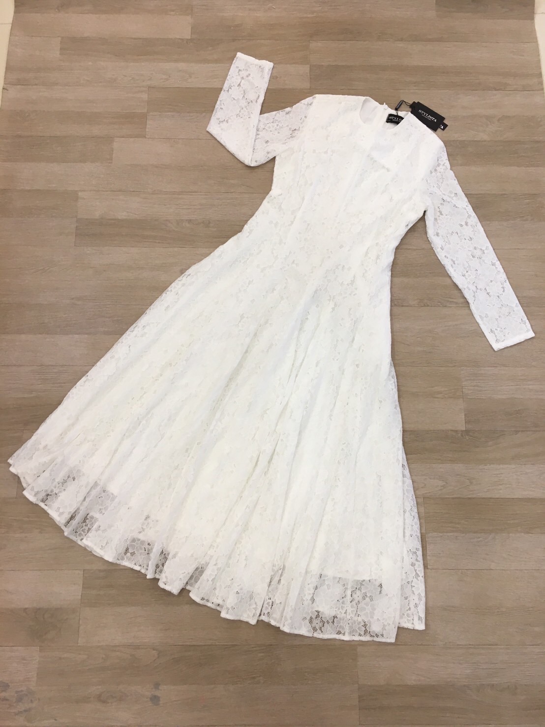 Code : ST20959 เดรสทรงพอดีตัวใส่สวย ผ้าลูกไม้ทั้งตัว กระโปรงพริ้วๆ ซิปหลัง ใส่สวยดูดี ใส่สวยน่ารักมากๆ เหมาะกับเทศกาลตรุษจีนที่จะ!มาถึง จัดด่วนนนๆ ชุดสวยหมดเร็วนะคร๊า