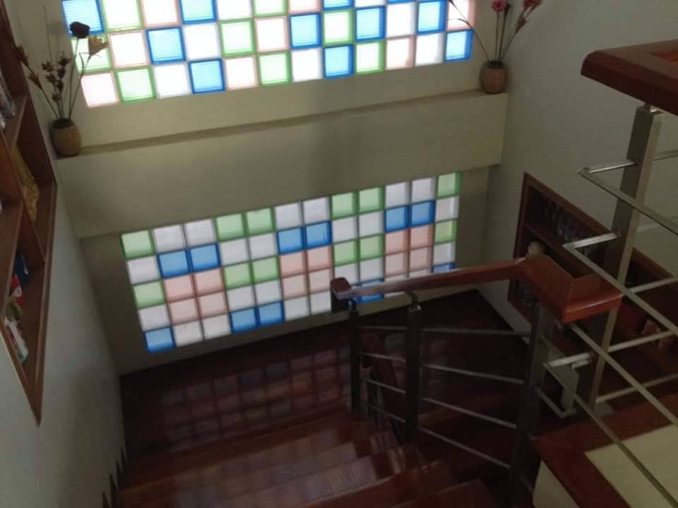 ขายบ้านสองชั้นครึ่งราคาถูกพร้อมอยู่ทำเลทองติดถนนใหญ่พร้อมทำธุรกิจติดธนาคารออมสิน เนื้อที่ 96 ตรว.3ห้องนอน4ห้องนํ้า อ.หนองกี่ จ.บุรีรัมย์