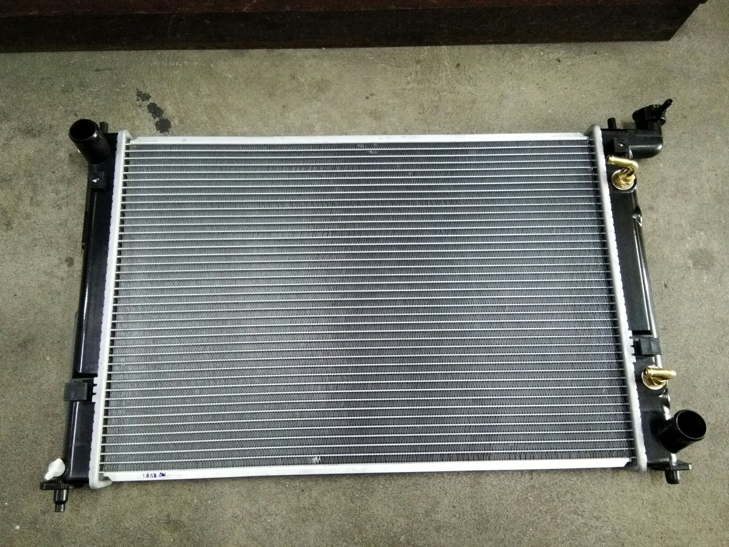 หม้อน้ำรถยนต์ Toyota Wish (โตโยต้า วิช) เกียร์ออโต้ วัสดุอลูมิเนียม (รับประกัน 6 เดือน) รังผึ้งหม้อน้ำหนา 16 mm.