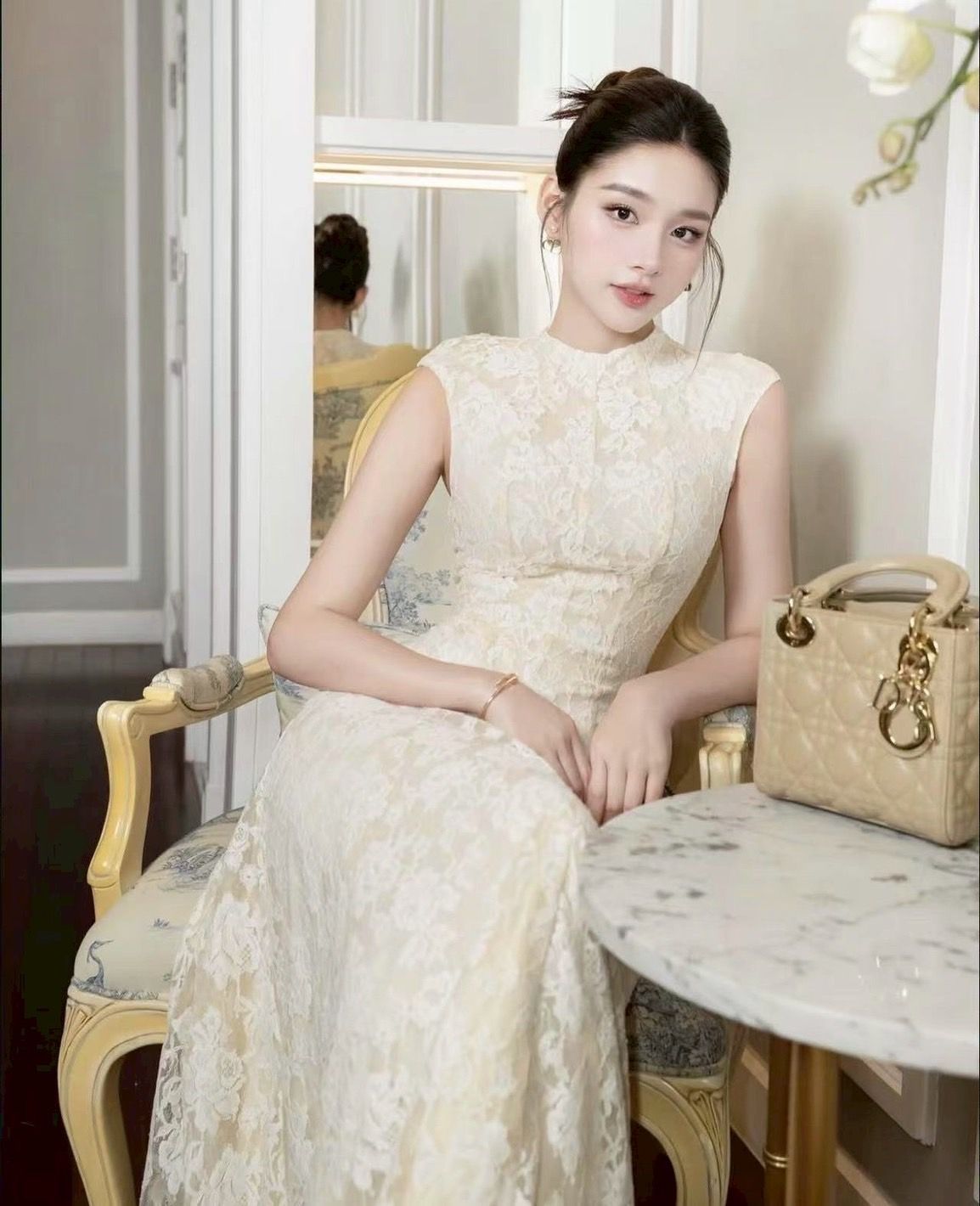 เดรสยาวลูกไม้ทั้งชุด ทรงสวยมาก ละมุนที่สุด เรียบหรูดูดี จะใส่ออกงาน งานบวช งานแต่ง ใส่แล้วดูงามสง่า เนื้อผ้าดีมากชุดมีซับใน หน้าอกมีฟองน้ำ มีซิบด้านหลัง ✨✨✨