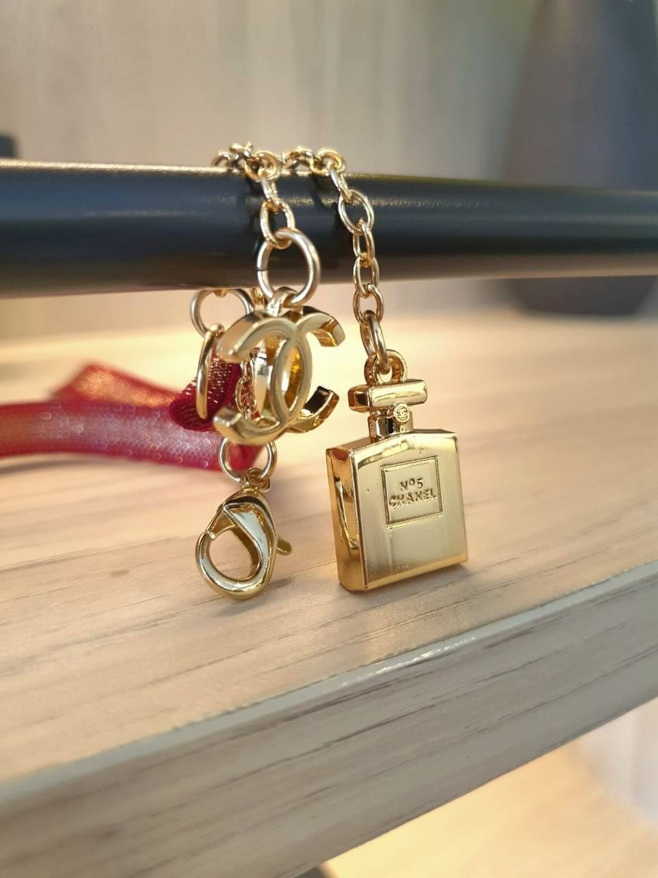 พวงกุญแจรถกุญแจบ้านไฮโซหรูแบรนด์เนมชาแนลพรีเมี่ยมกิ๊ฟสีทอง CHANEL KEY CHAIN VIP