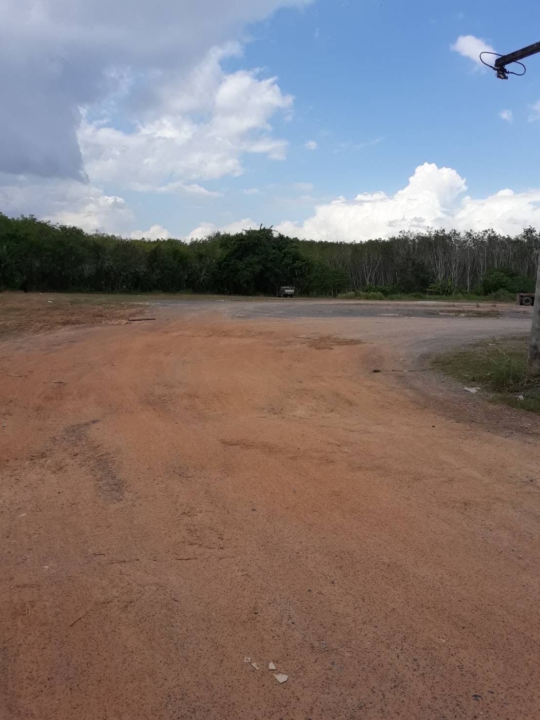 ขายที่ดินถมแล้วติดถนนใหญ่ 4 เลน มีระบบน้ำประปา หม้อแปลงไฟฟ้าแรงสูงพร้อม สามารถดำเนินการทำโครงการบ้านเดี่ยวขนาด 60ถึง70 ตารางวาได้ประมาณ35หลัง ขนาด7.5ไร่ ตำบลที่วัง อำเภอทุ่งสงจังหวัดนครศรีธรรมราช