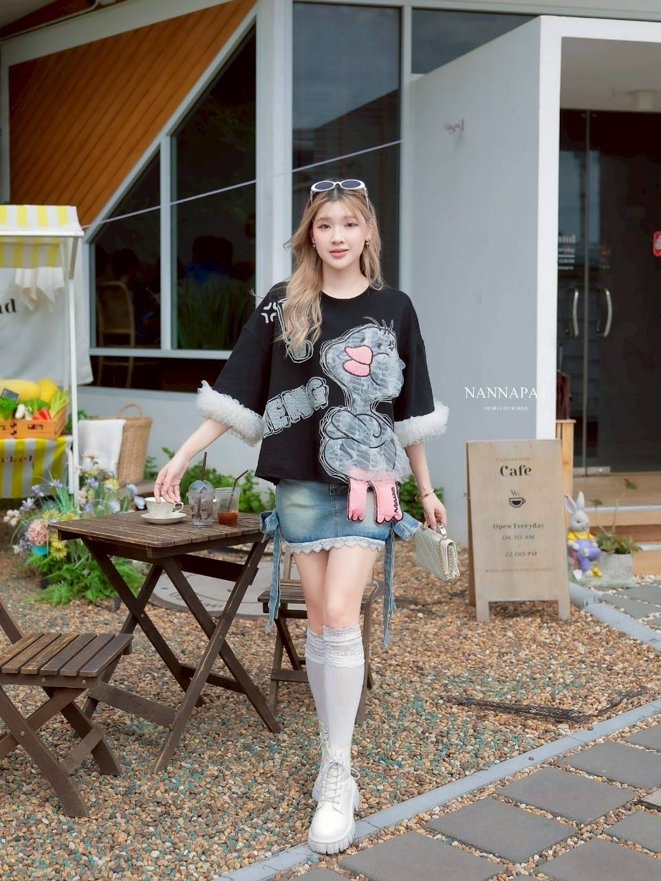 เสื้อ น้องเป็ดน้อยแก้มป่อง งานเสื้อเกรดพรีเมี่ยม ที่กำลังโซฮอตอยู่ตอนนี้นะคะ ดีเทล รายละเอียดอย่างจึ้ง ชอบความแขนใหญ่ แต่งระบายพองๆอย่างสวย ขาน้องเป็ดก็ทำถึงเกิ๊นน เก็บทุกเม็ดทุกรายละเอียด แม็ชได้ทั้งกระโปรง กางเกงเลยคะ น่ารักแบบมีเทสจริงๆ